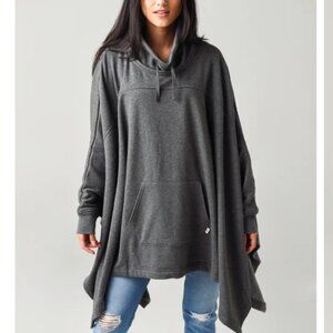 UGG  Oversized Women's Charlynne poncho, NWT, XS/S, Burgundy color